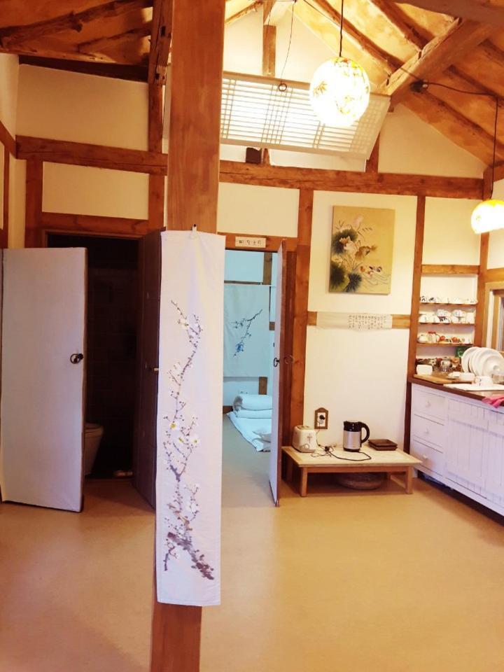 Yujeong Hanok Guesthouse Мокпо Екстериор снимка