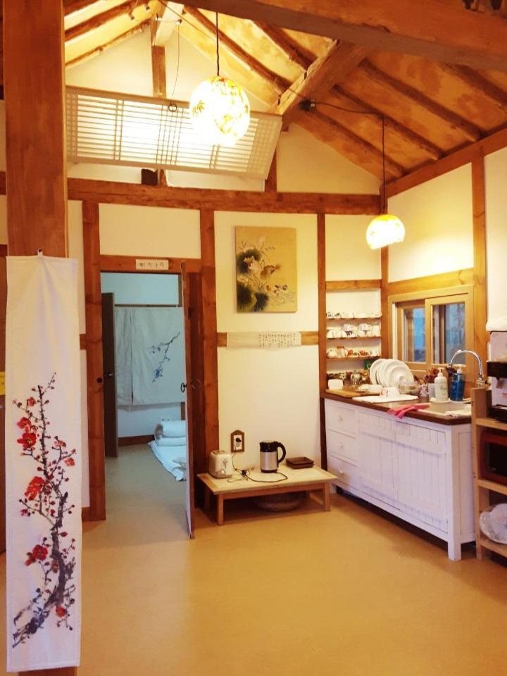 Yujeong Hanok Guesthouse Мокпо Екстериор снимка