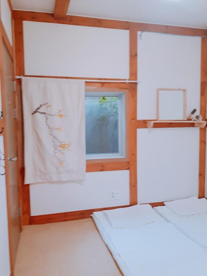 Yujeong Hanok Guesthouse Мокпо Екстериор снимка